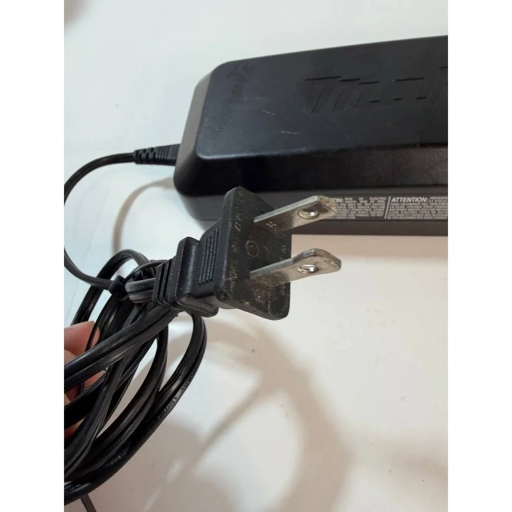 Makita DC4001 40V Max XGT Battery Charger‎